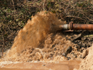 Aufspülen des Sands. Foto fabelzucker