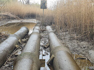 Betonrohre im Priel. Foto SLE