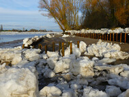 Durch Eis lag die Baustelle einige Wochen still. Foto SLE