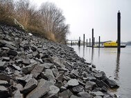The Holzhafen waterside in its primary state: big rocks are forming a bank revetment
