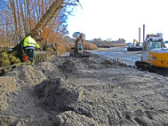 Sand wird aufgetragen. Foto SLE